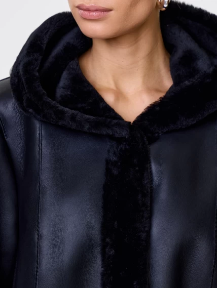 Женская классическая дубленка с капюшоном премиум класса 2004, черная, размер 56, артикул 62820-2