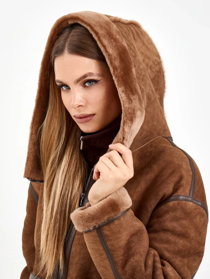 Длинная женская дубленка с капюшоном 2073, коричневая, размер 46, артикул 65240-3