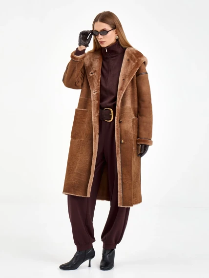 Длинная женская дубленка с капюшоном 2079, коричневая, размер 46, артикул 65120-1