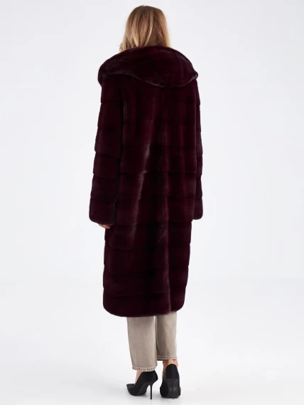 Длинная поперечная шуба из меха норки с капюшоном для женщин 2а(к), бордовая, размер 52, артикул 33850-2