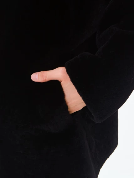 Короткая женская дубленка из астрагана на молнии 2065, черная, размер 48, артикул 64680-3