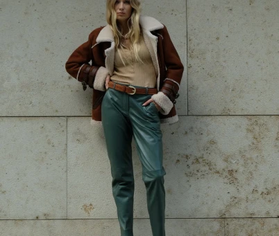 Какие женские брюки в моде зимой 2026: гид по трендовым моделям